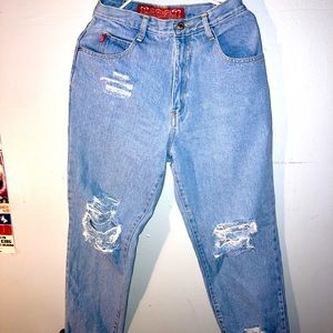 VINTAGE NO EXCUSES DISTRESSED MOM JEANS